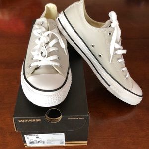 NIB unisex Chuck Taylor Converse shoes.